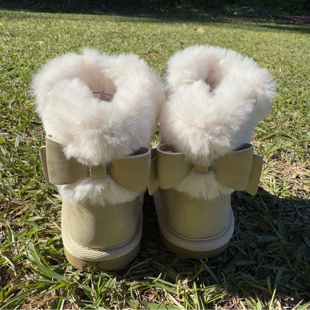 The Children’s Place Toddler Girls Boots‎ Size 5 Beige Faux Fur Bow Winter NWOT
